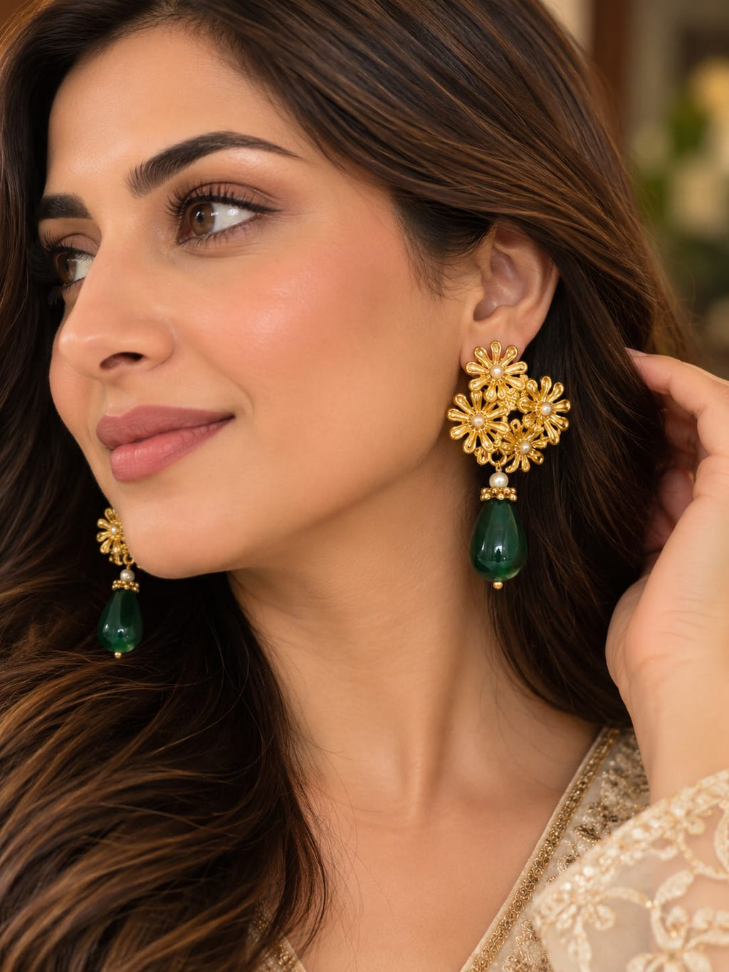 Éclat Émeraude - Boucles d'oreilles pendantes fleurs dorées