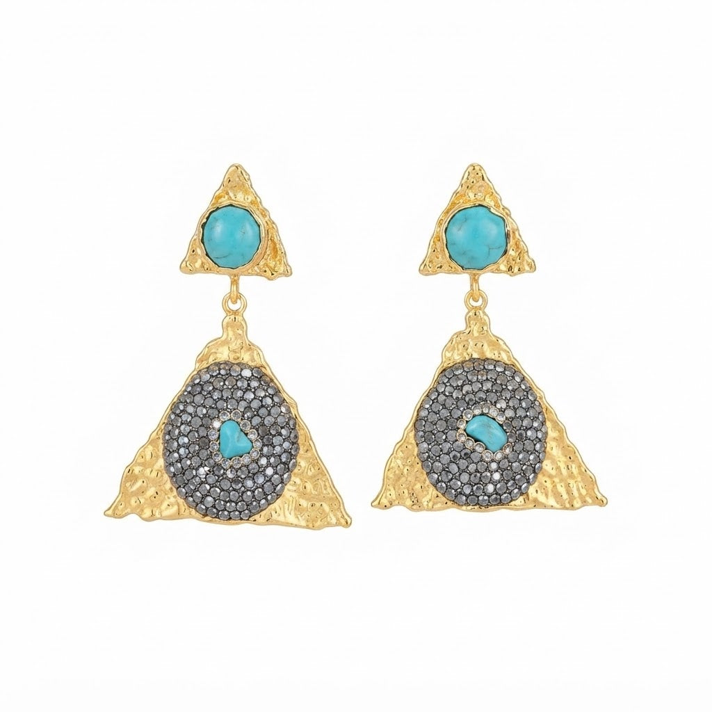 Boucles d'oreilles chandelier Turquoise Empress — Boucles d'oreilles chandelier ornées en or, serties de turquoise et de pavés de cristaux gris
